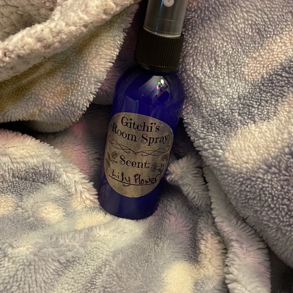 Hand crafted Lily Room Spray NWT - Picture 2 of 2